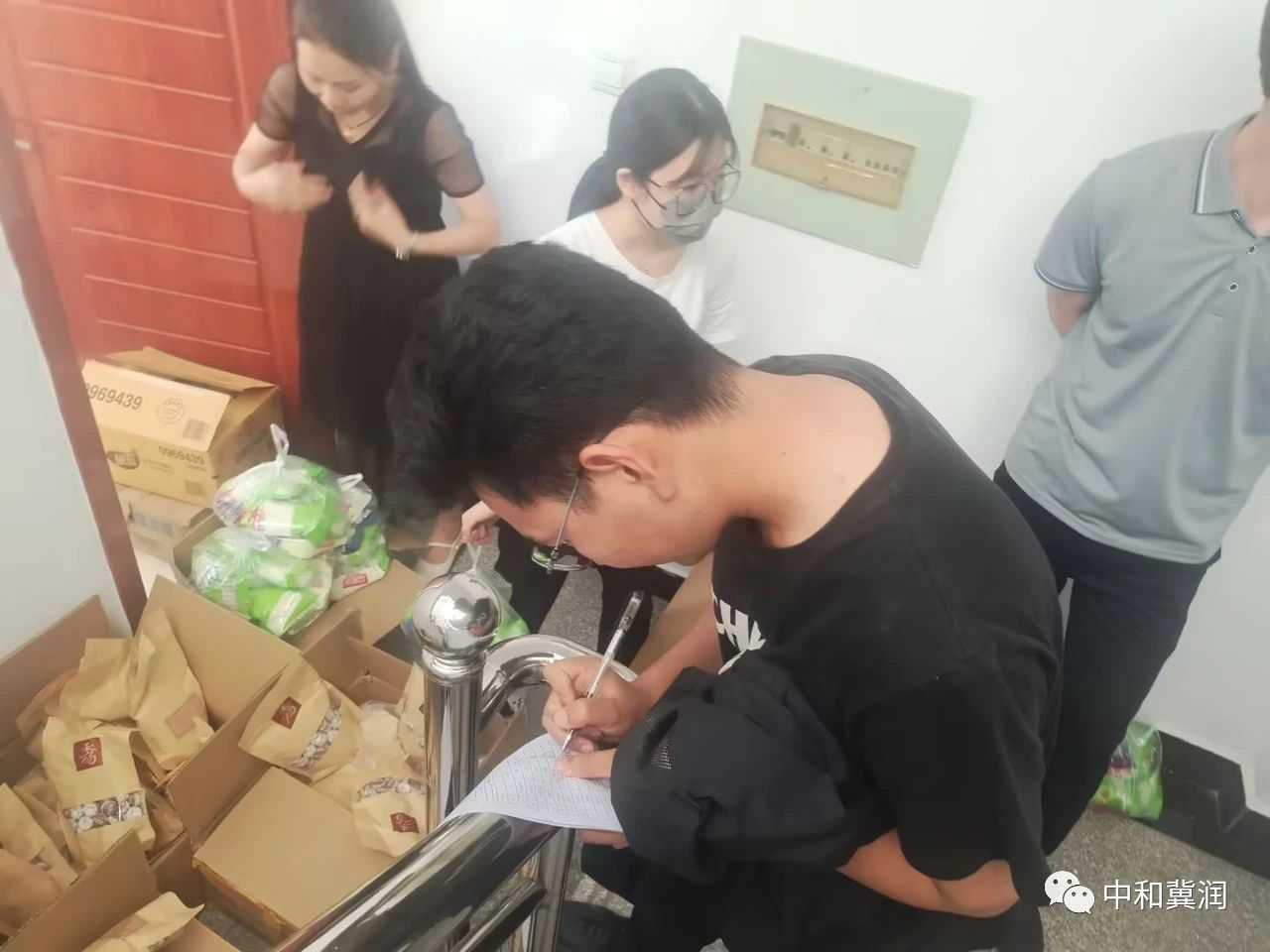 中和冀润工程管理有限公司-夏送清凉，关爱入心 (8).jpg